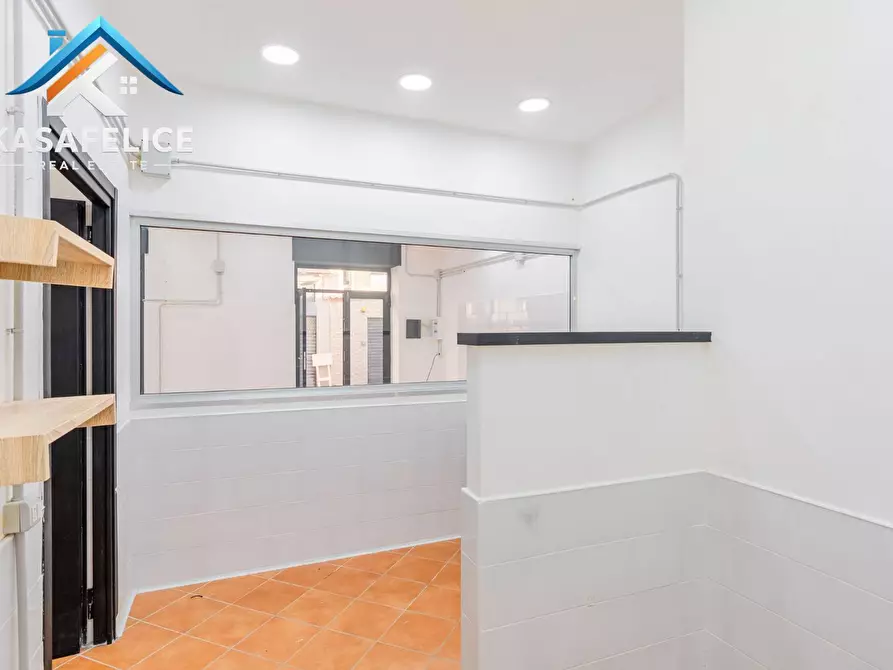 Immagine 10 di Locale commerciale in vendita  in via Manzoni 97/99 a San Giorgio A Cremano