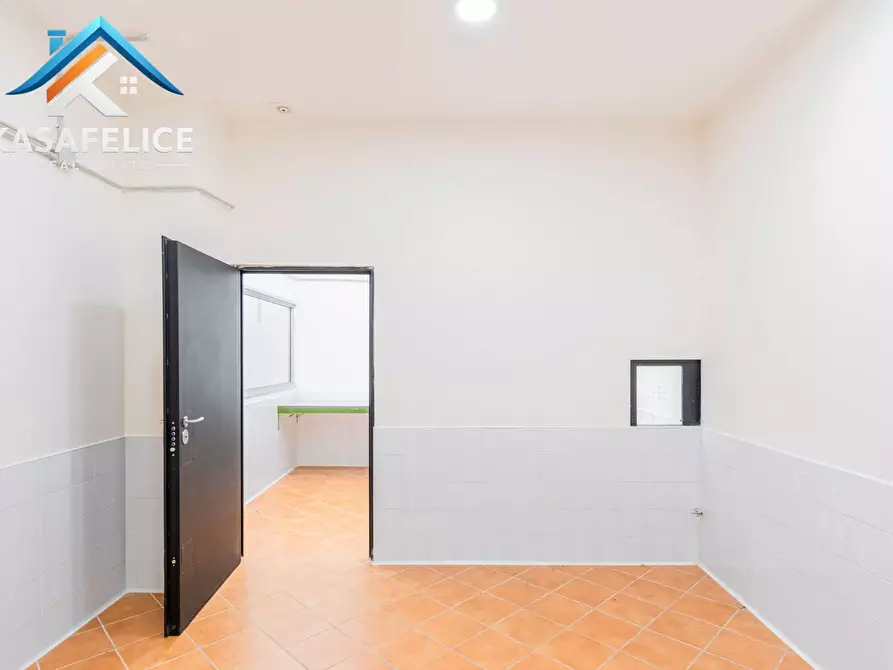 Immagine 12 di Locale commerciale in vendita  in via Manzoni 97/99 a San Giorgio A Cremano