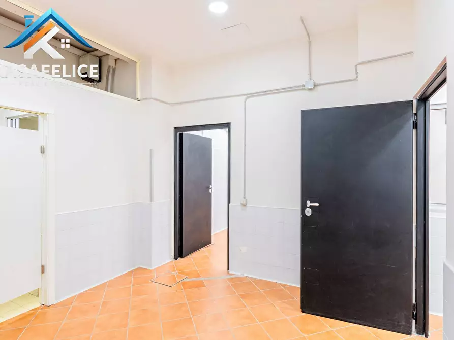 Immagine 14 di Locale commerciale in vendita  in via Manzoni 97/99 a San Giorgio A Cremano