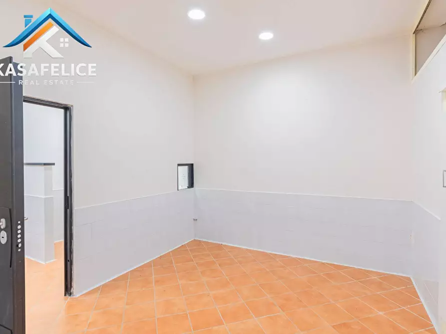 Immagine 16 di Locale commerciale in vendita  in via Manzoni 97/99 a San Giorgio A Cremano