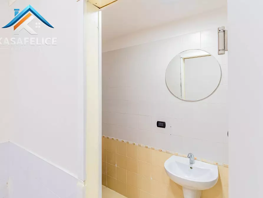 Immagine 17 di Locale commerciale in vendita  in via Manzoni 97/99 a San Giorgio A Cremano