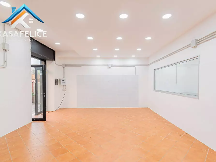 Immagine 20 di Locale commerciale in vendita  in via Manzoni 97/99 a San Giorgio A Cremano
