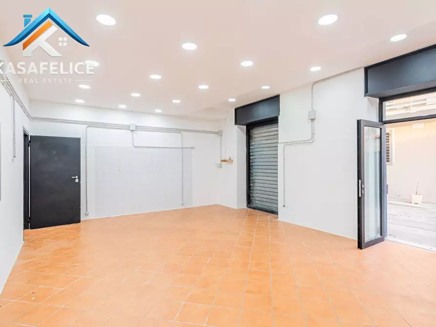 Immagine 21 di Locale commerciale in vendita  in via Manzoni 97/99 a San Giorgio A Cremano