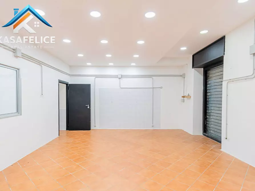 Immagine 22 di Locale commerciale in vendita  in via Manzoni 97/99 a San Giorgio A Cremano