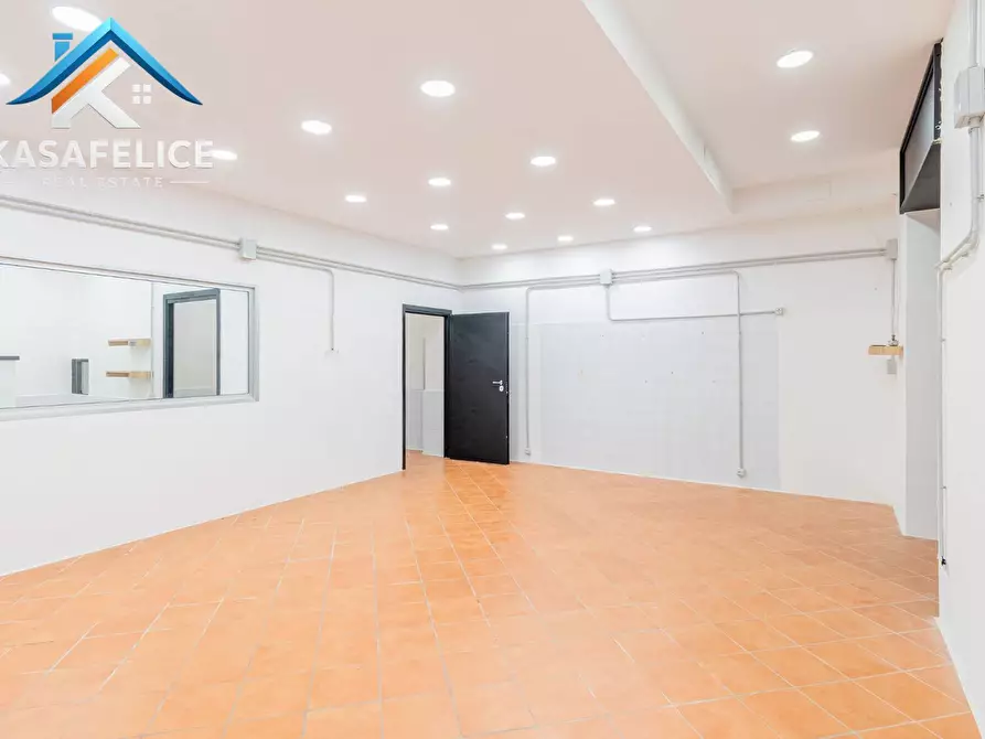 Immagine 23 di Locale commerciale in vendita  in via Manzoni 97/99 a San Giorgio A Cremano