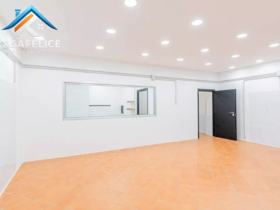 Immagine 24 di Locale commerciale in vendita  in via Manzoni 97/99 a San Giorgio A Cremano