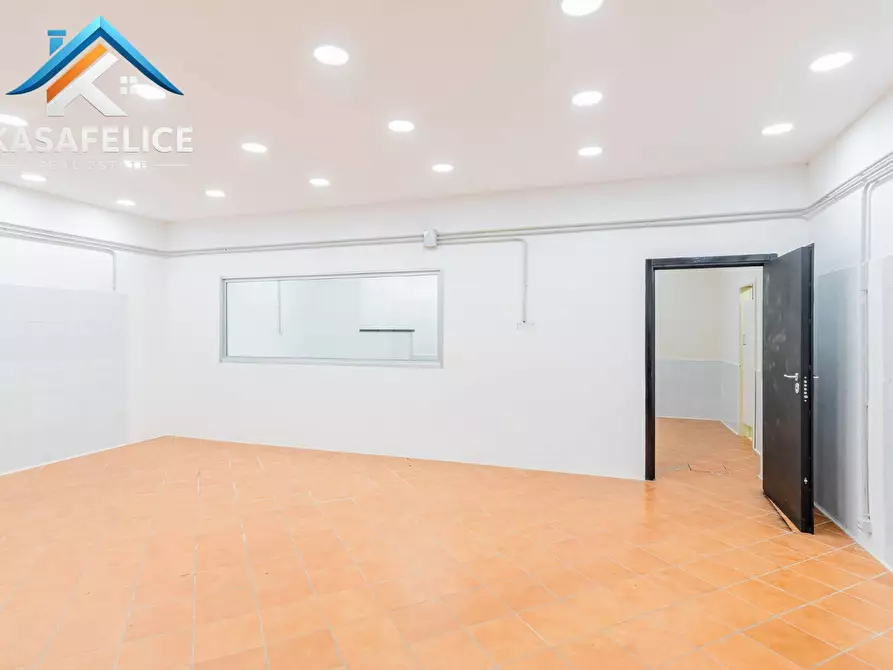 Immagine 25 di Locale commerciale in vendita  in via Manzoni 97/99 a San Giorgio A Cremano