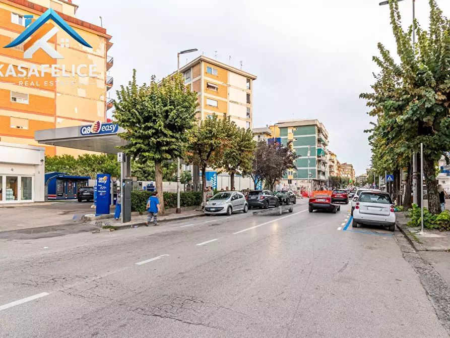 Immagine 27 di Locale commerciale in vendita  in via Manzoni 97/99 a San Giorgio A Cremano