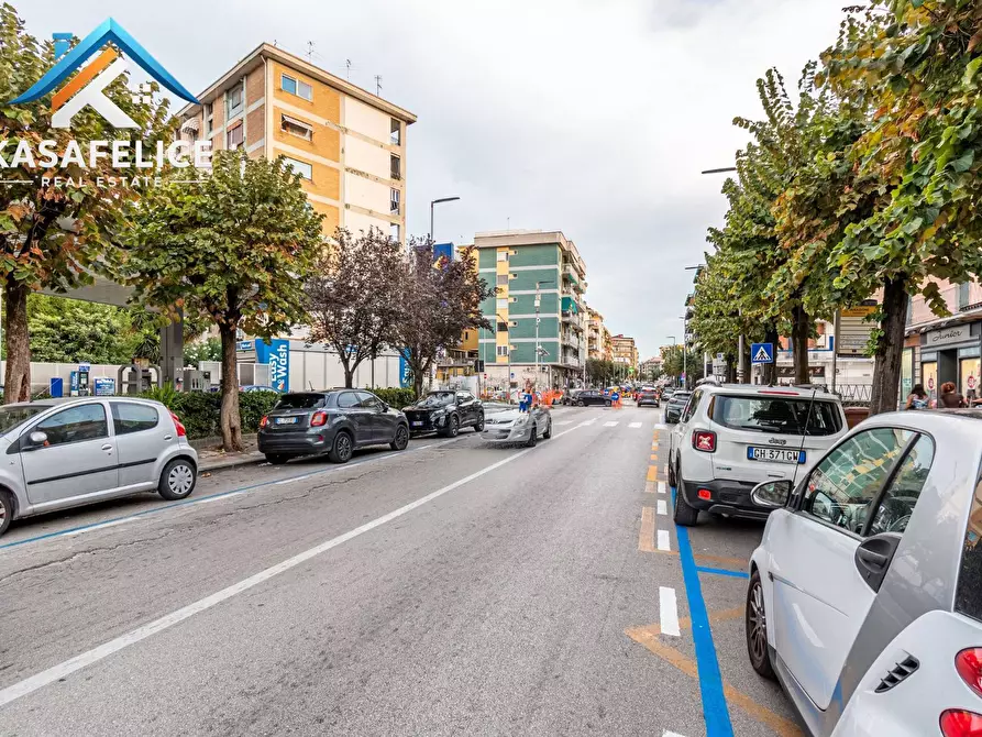 Immagine 29 di Locale commerciale in vendita  in via Manzoni 97/99 a San Giorgio A Cremano