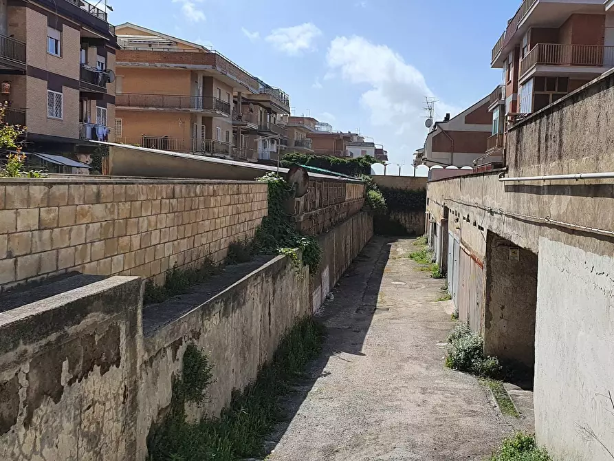 Immagine 5 di Box auto in vendita  in Via Sofia 2 a Pomezia