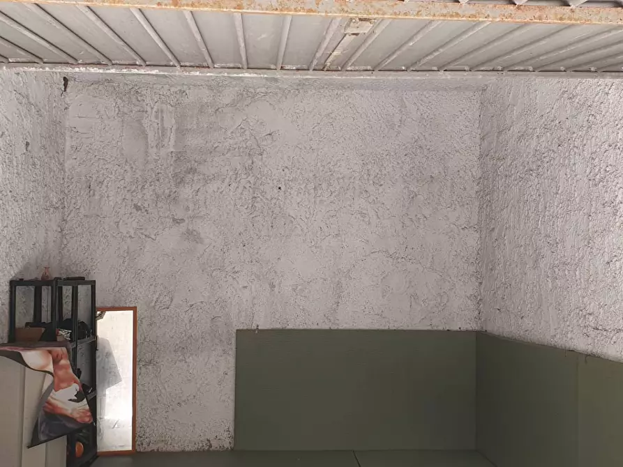 Immagine 3 di Box auto in vendita  in Via Sofia 2 a Pomezia