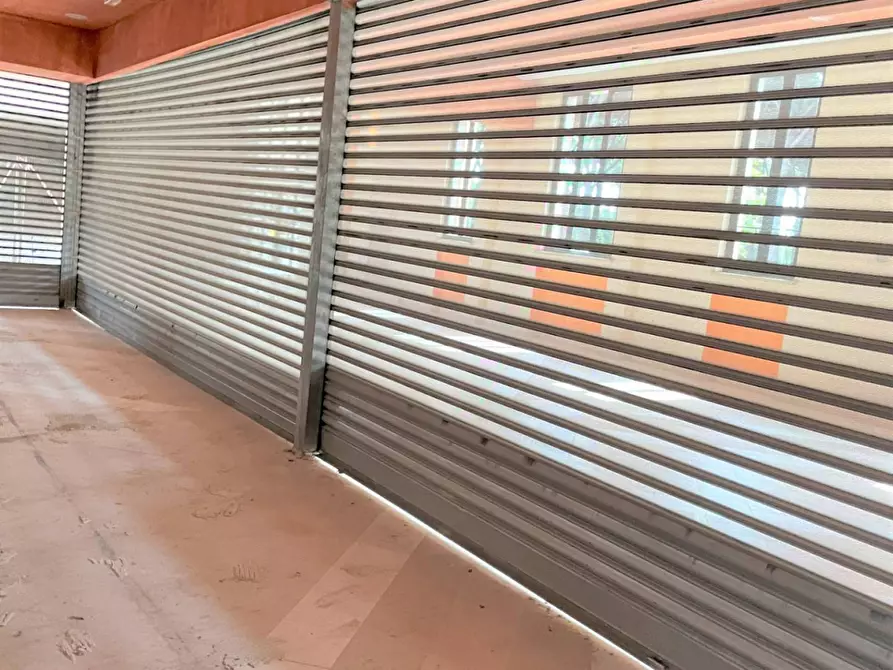 Immagine 8 di Locale commerciale in affitto  in Via dei Romagnoli 515 a Roma