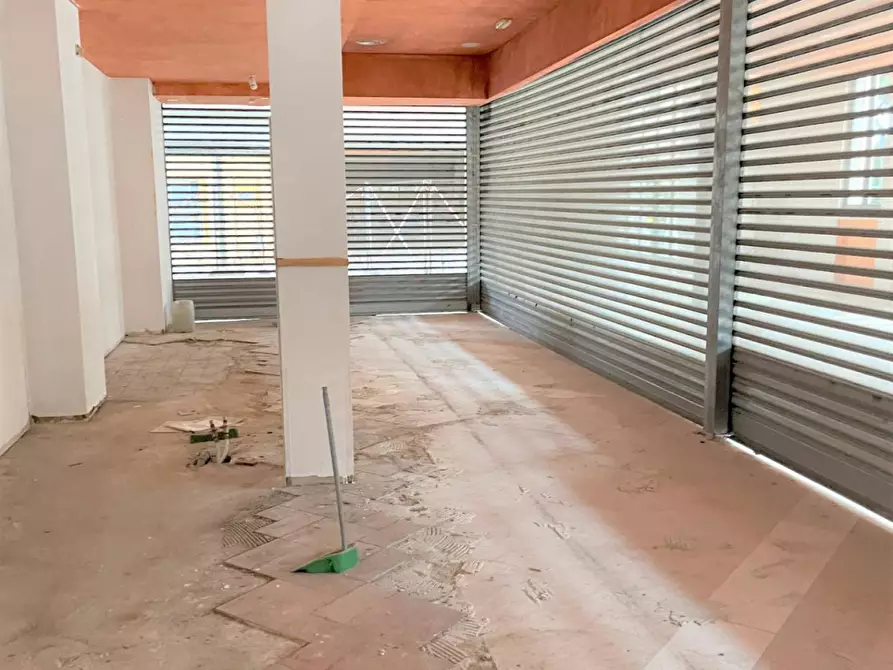 Immagine 10 di Locale commerciale in affitto  in Via dei Romagnoli 515 a Roma