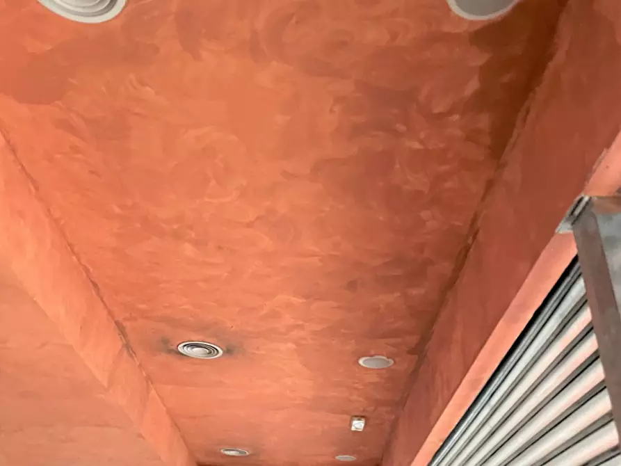 Immagine 12 di Locale commerciale in affitto  in Via dei Romagnoli 515 a Roma