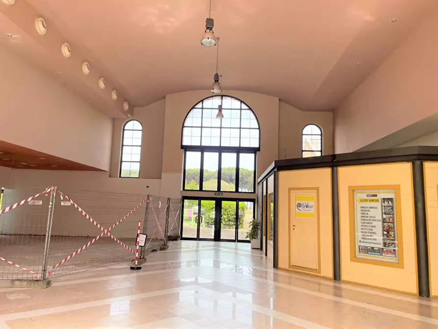 Immagine 18 di Locale commerciale in affitto  in Via dei Romagnoli 515 a Roma