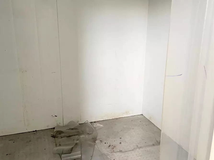 Immagine 22 di Locale commerciale in affitto  in Via dei Romagnoli 515 a Roma