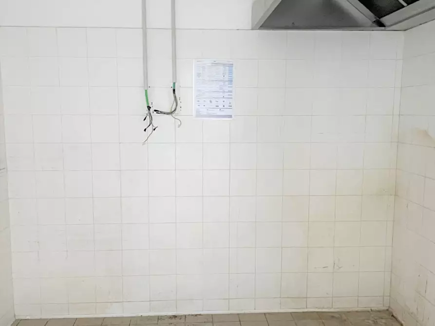 Immagine 25 di Locale commerciale in affitto  in Via dei Romagnoli 515 a Roma