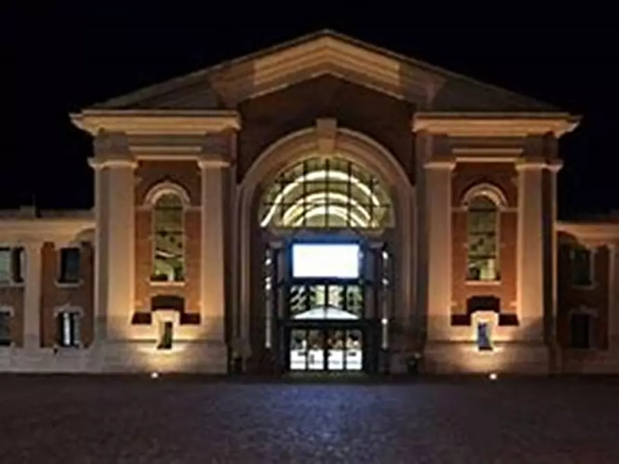 Immagine 13 di Locale commerciale in affitto  in Via dei Romagnoli 515 a Roma