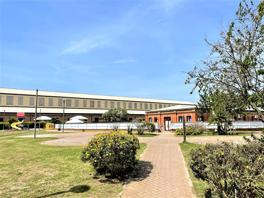 Immagine 9 di Locale commerciale in affitto  in Via dei Romagnoli 515 a Roma