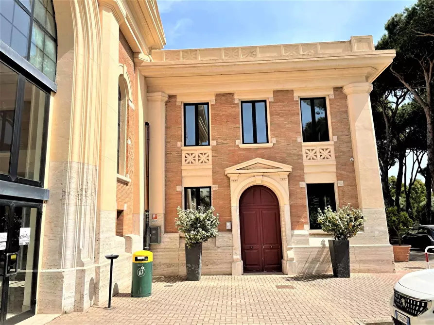 Immagine 21 di Locale commerciale in affitto  in Via dei Romagnoli 515 a Roma