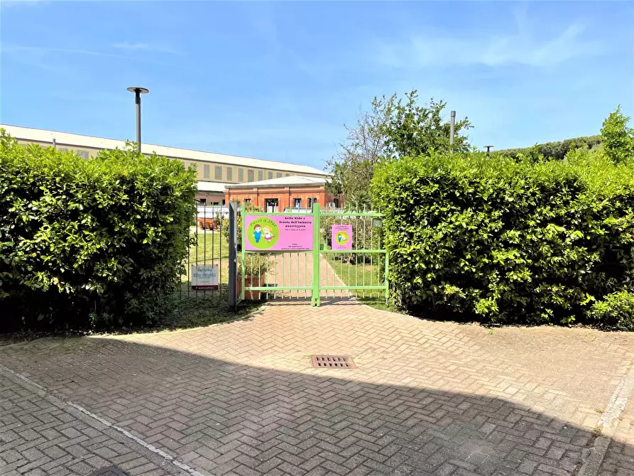 Immagine 30 di Locale commerciale in affitto  in Via dei Romagnoli 515 a Roma