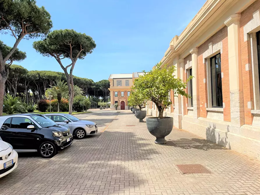 Immagine 32 di Locale commerciale in affitto  in Via dei Romagnoli 515 a Roma