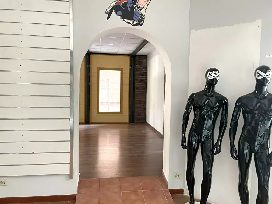 Immagine 11 di Locale commerciale in affitto  in Via  dei Romagnoli 515 a Roma
