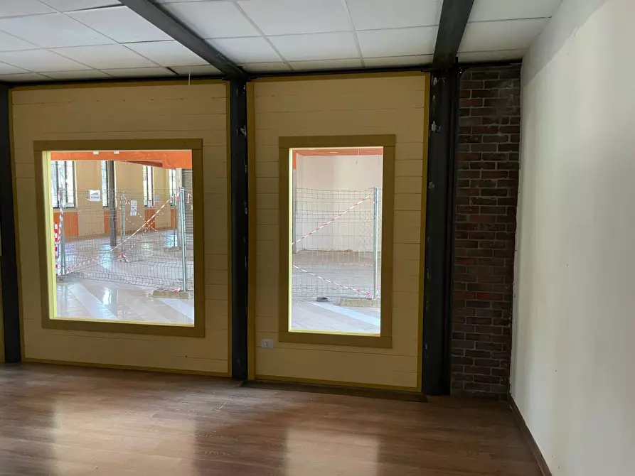 Immagine 14 di Locale commerciale in affitto  in Via  dei Romagnoli 515 a Roma