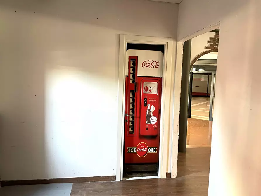 Immagine 20 di Locale commerciale in affitto  in Via  dei Romagnoli 515 a Roma