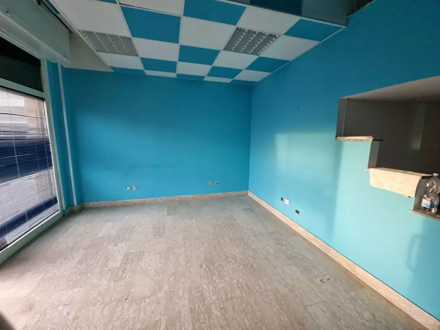 Immagine 3 di Locale commerciale in vendita  in Lungomare degli Ardeatini a Ardea