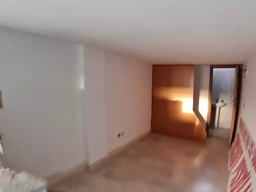 Immagine 4 di Locale commerciale in vendita  in Lungomare degli Ardeatini a Ardea