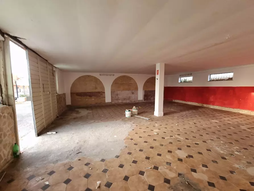 Immagine 2 di Locale commerciale in vendita  in Lungomare degli Ardeatini a Ardea