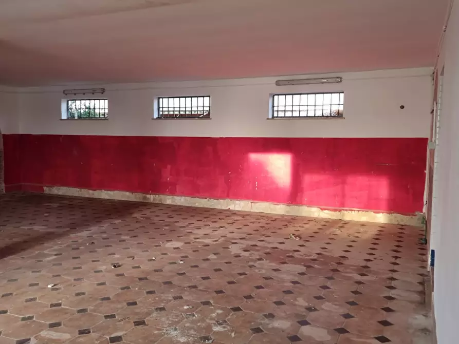 Immagine 3 di Locale commerciale in vendita  in Lungomare degli Ardeatini a Ardea