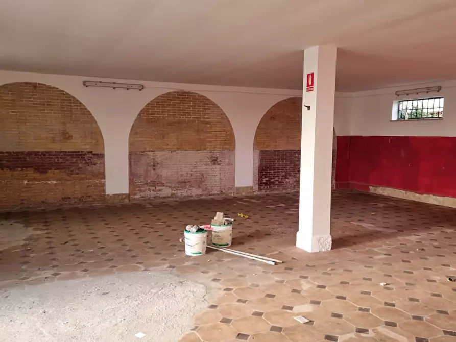 Immagine 6 di Locale commerciale in vendita  in Lungomare degli Ardeatini a Ardea