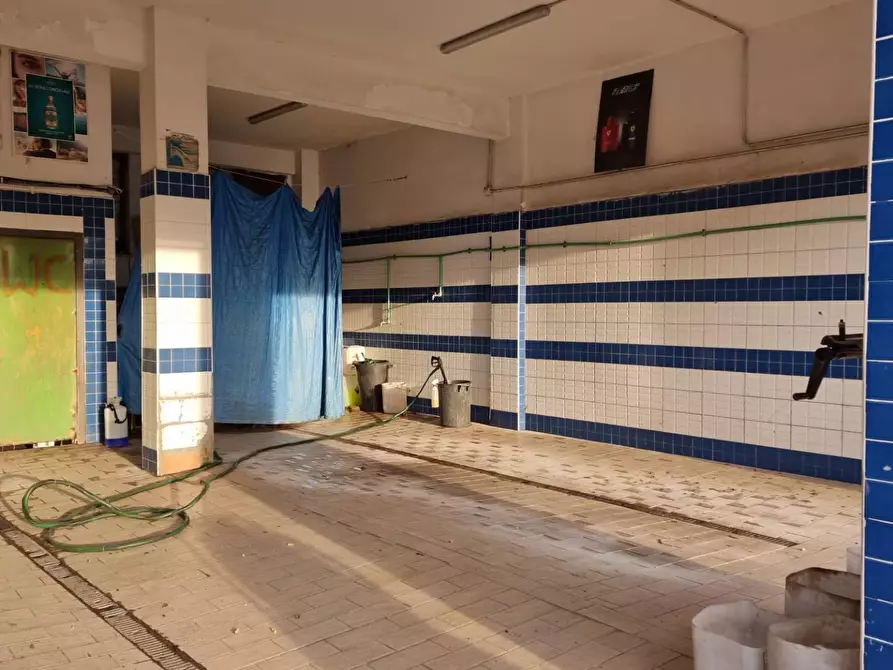 Immagine 3 di Locale commerciale in vendita  in Lungomare degli Ardeatini a Ardea