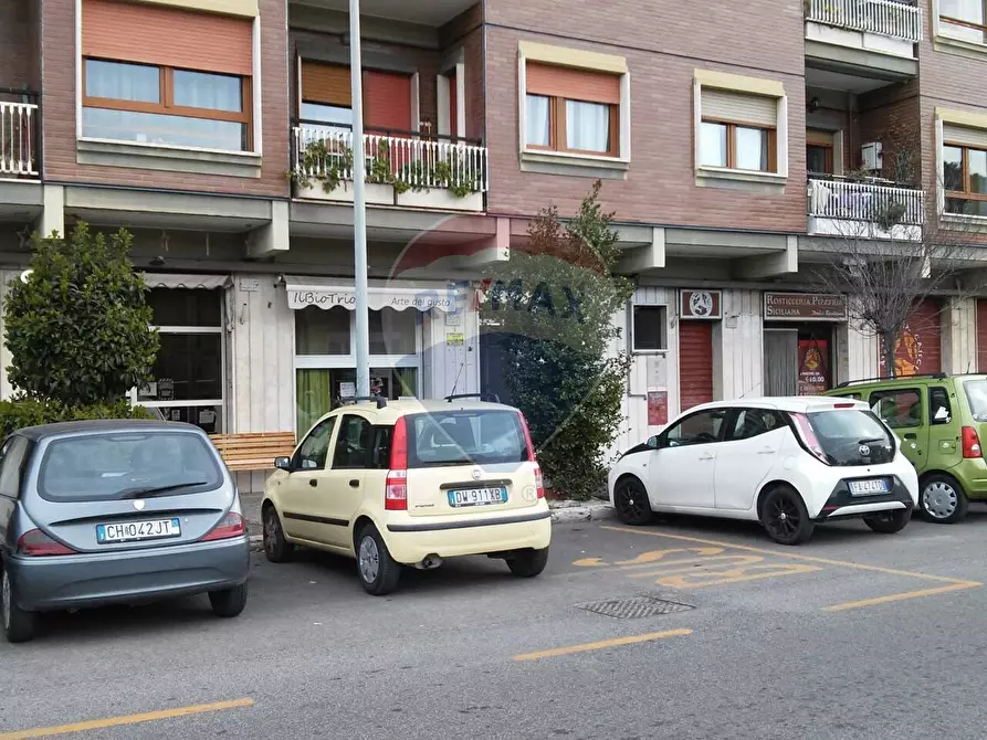 Immagine 3 di Negozio in affitto  in via Mar Rosso 227/229 a Roma