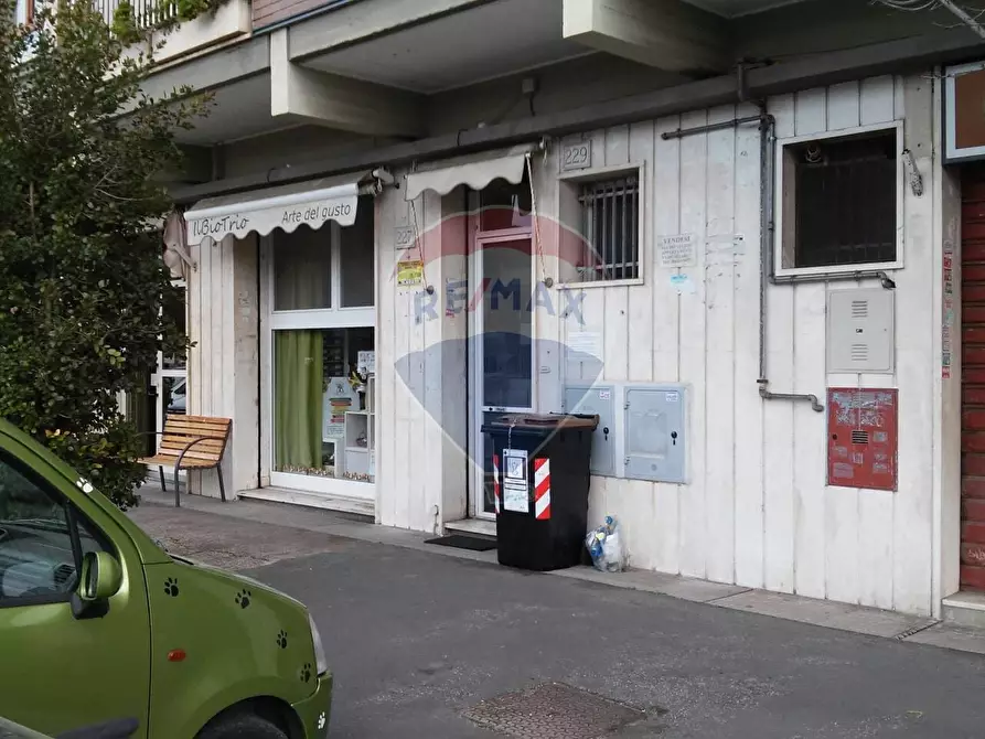 Immagine 4 di Negozio in affitto  in via Mar Rosso 227/229 a Roma