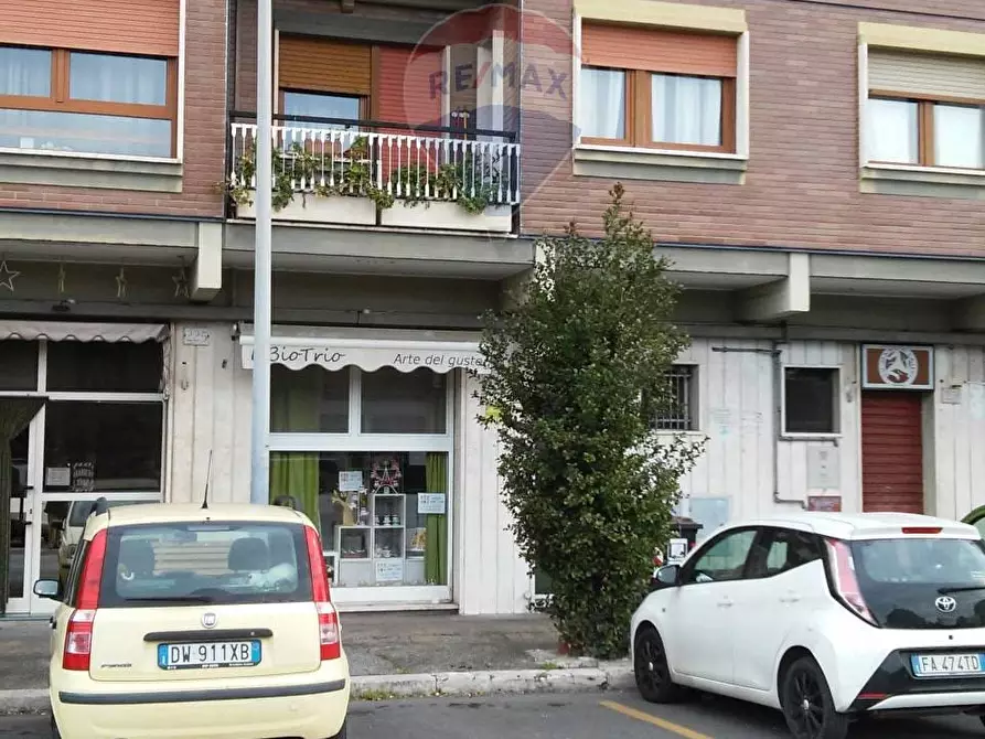 Immagine 5 di Negozio in affitto  in via Mar Rosso 227/229 a Roma