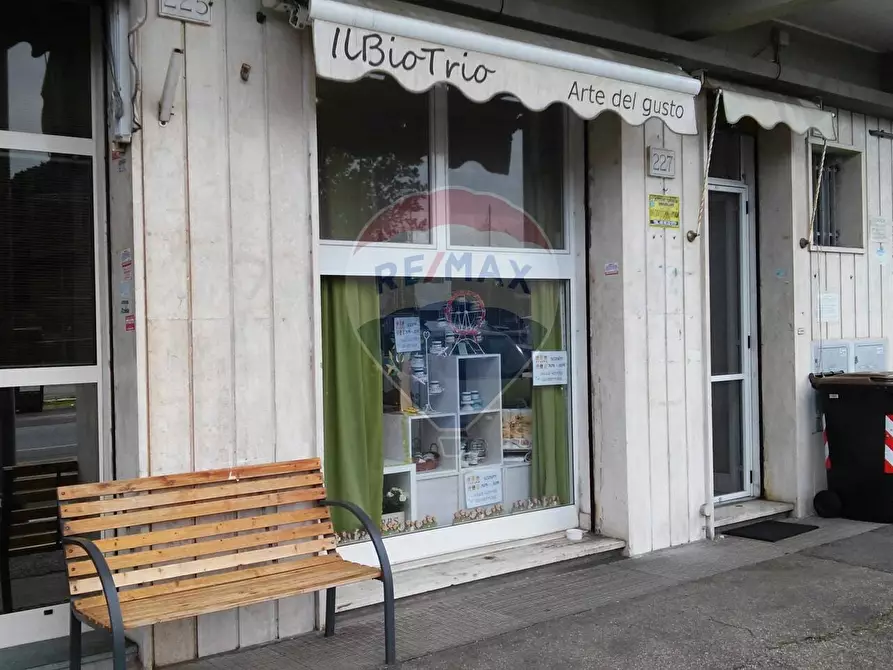 Immagine 1 di Negozio in affitto  in via Mar Rosso 227/229 a Roma