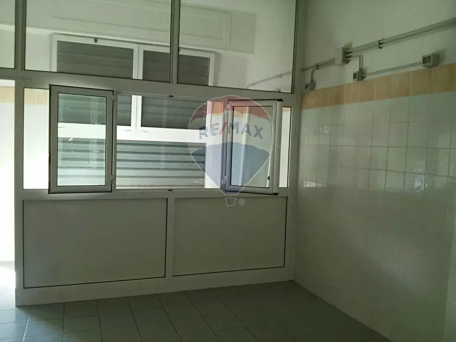 Immagine 6 di Negozio in affitto  in via Mar Rosso 227/229 a Roma