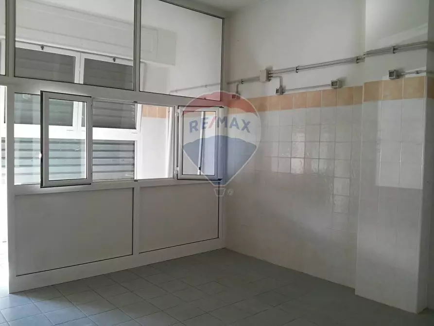 Immagine 2 di Negozio in affitto  in via Mar Rosso 227/229 a Roma