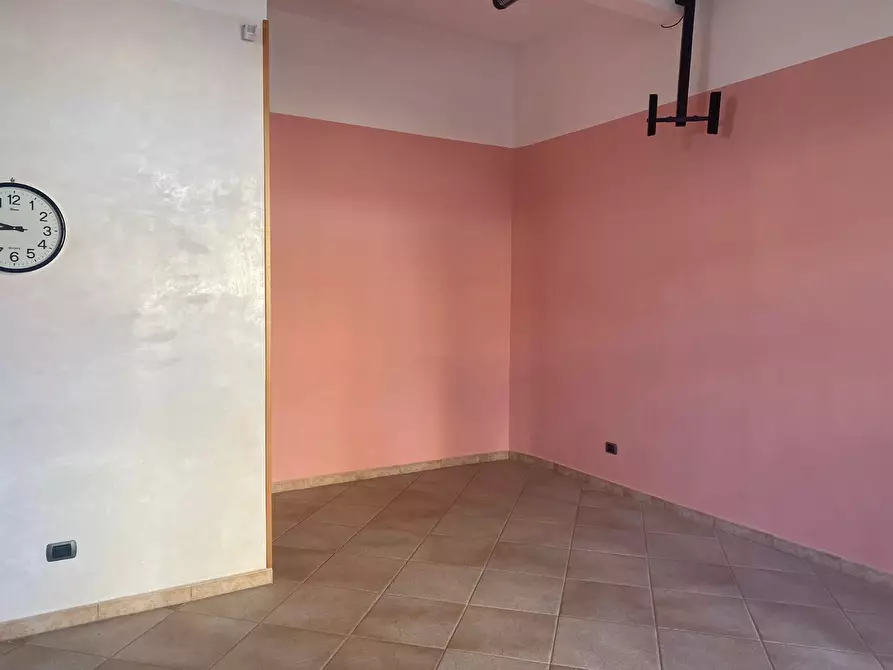 Immagine 5 di Negozio in vendita  in Lungomare delle Meduse a Pomezia