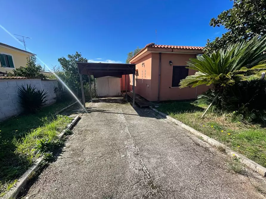 Immagine 4 di Villa in vendita  in Via Chisone a Aprilia