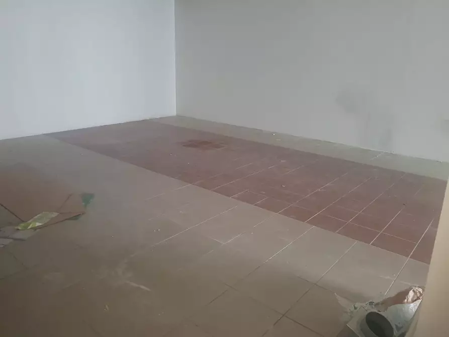 Immagine 12 di Negozio in affitto  in via delle Azzorre 286/288 a Roma