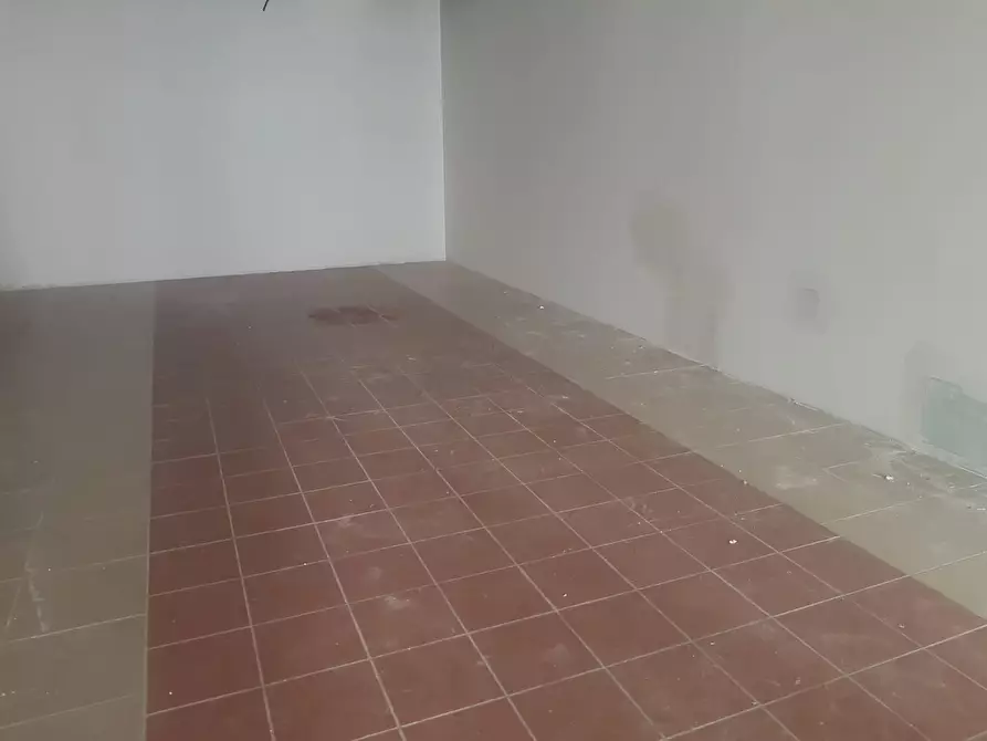 Immagine 16 di Negozio in affitto  in via delle Azzorre 286/288 a Roma