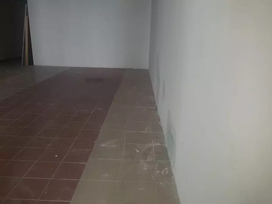 Immagine 14 di Negozio in vendita  in via delle Azzorre 284 a Roma