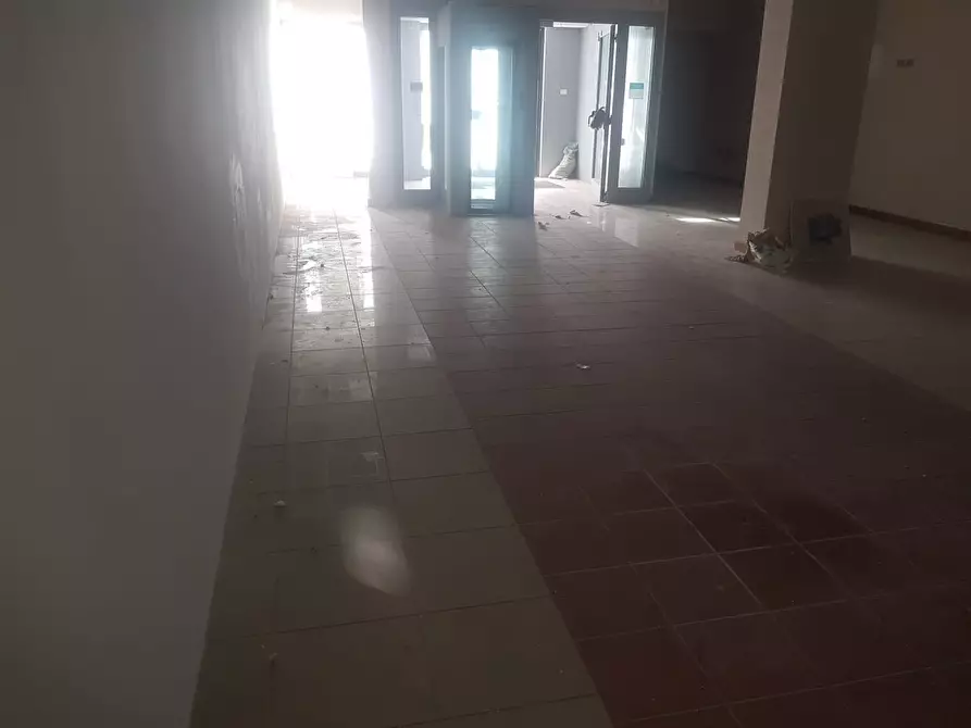 Immagine 15 di Negozio in vendita  in via delle Azzorre 284 a Roma