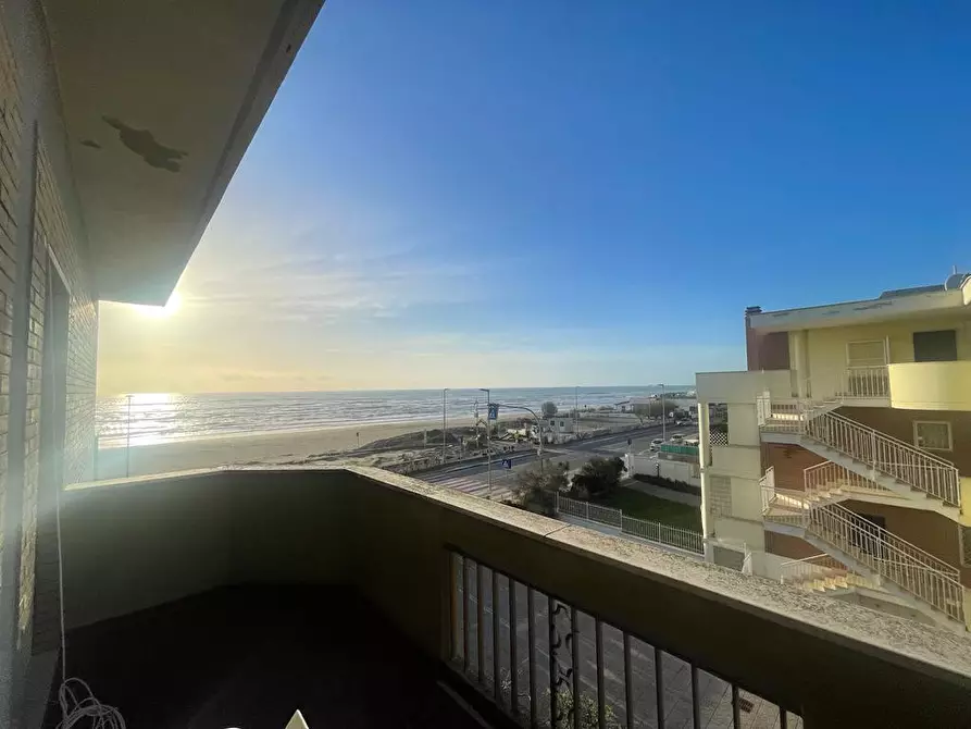 Immagine 2 di Appartamento in vendita  in Lungomare delle Meduse a Pomezia