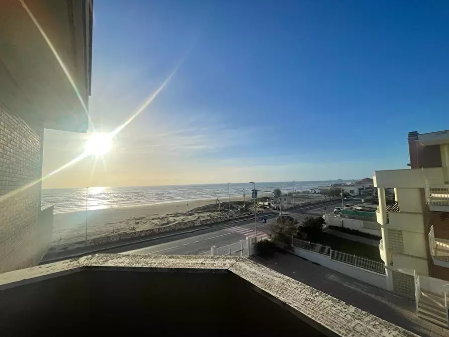 Immagine 4 di Appartamento in vendita  in Lungomare delle Meduse a Pomezia