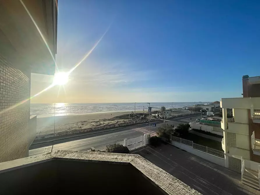 Immagine 5 di Appartamento in vendita  in Lungomare delle Meduse a Pomezia